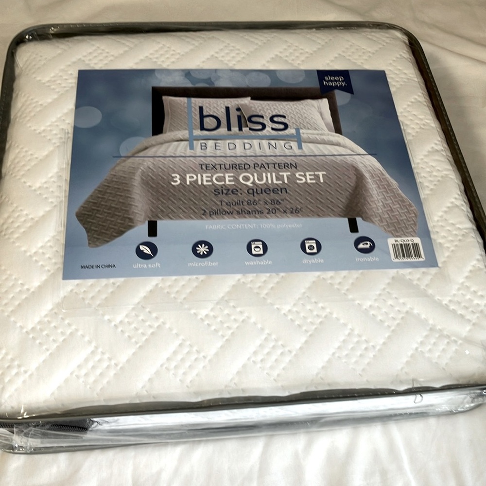 Bliss White Quilt with pillow shams
